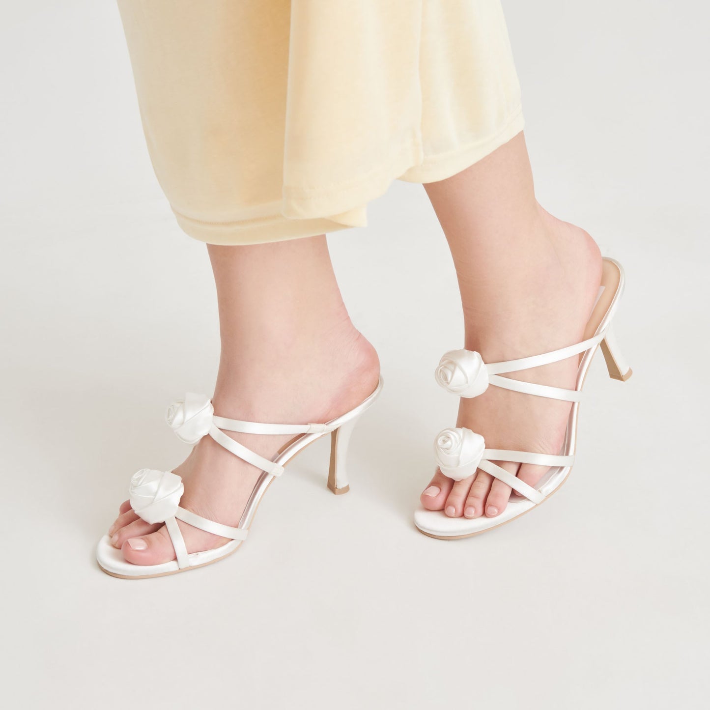 Dolce Vita LINZY HEELS TRUE WHITE SATIN
 – Dolce Vita