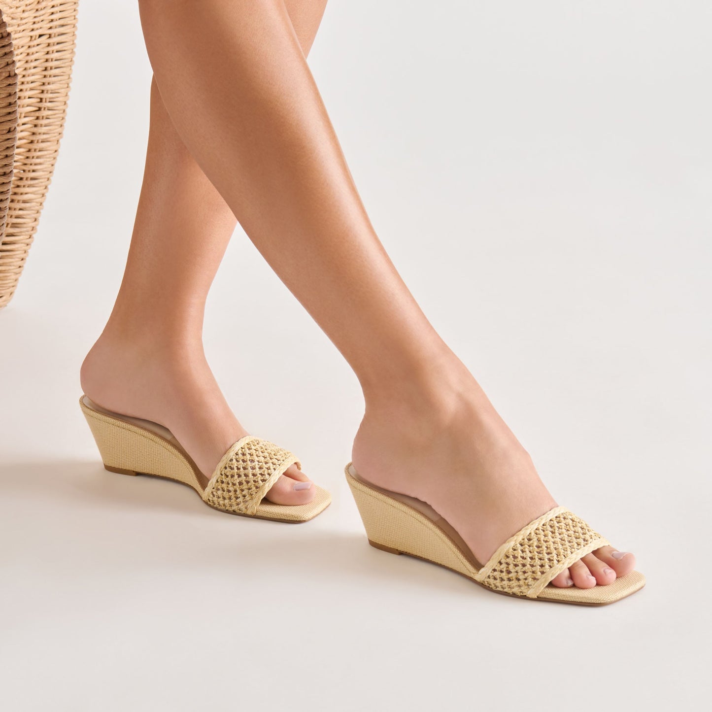 Dolce Vita Qaily Lt Natural Raffia Wedges