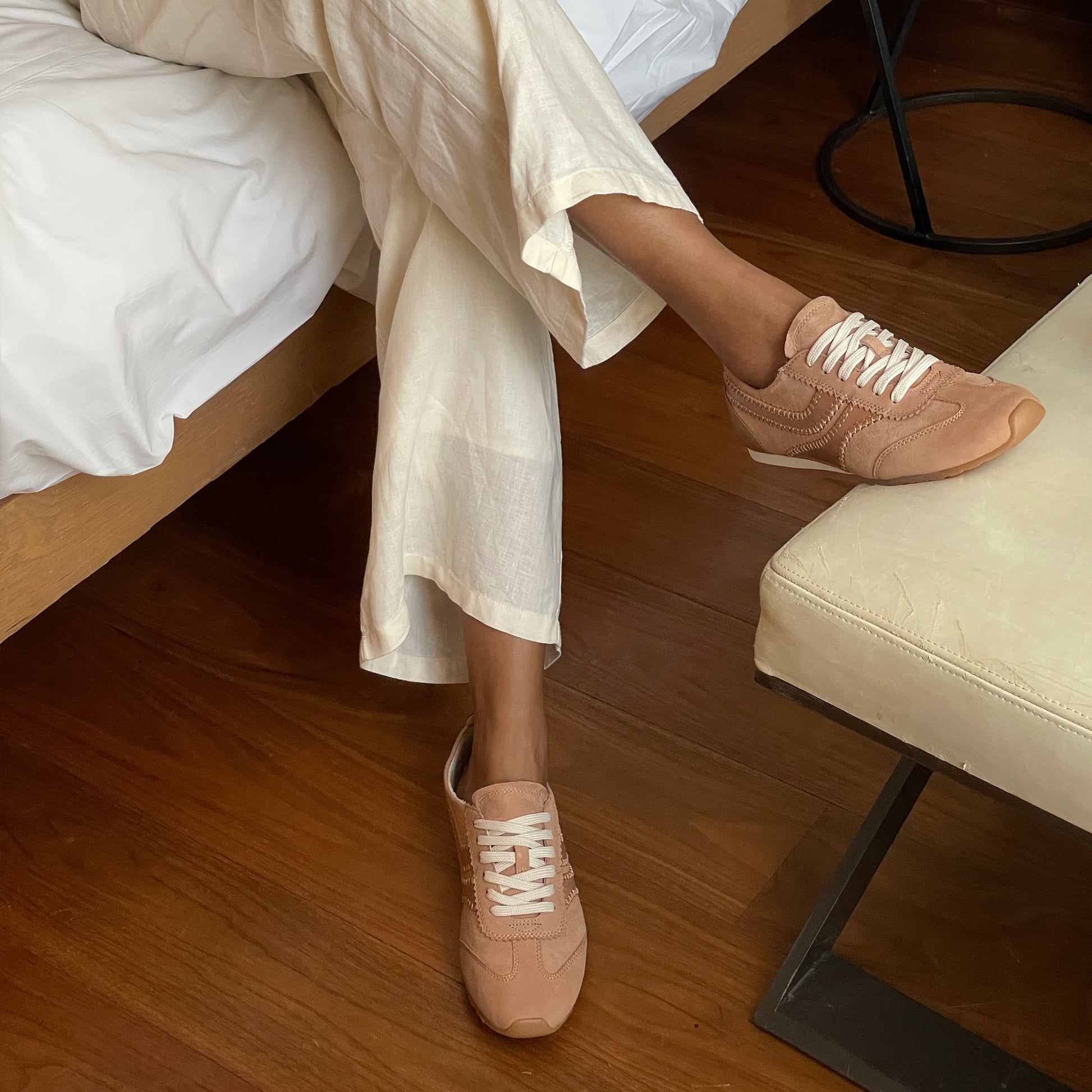 Dolce Vita DELANY SNEAKERS TOFFEE NUBUCK
 – Dolce Vita