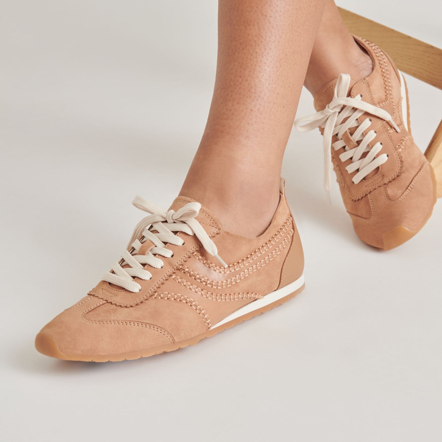 Dolce Vita DELANY SNEAKERS TOFFEE NUBUCK
 – Dolce Vita