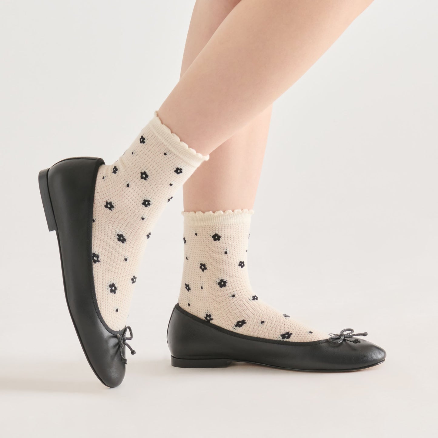 Dolce Vita Flower Mesh White Black Anklet Socks